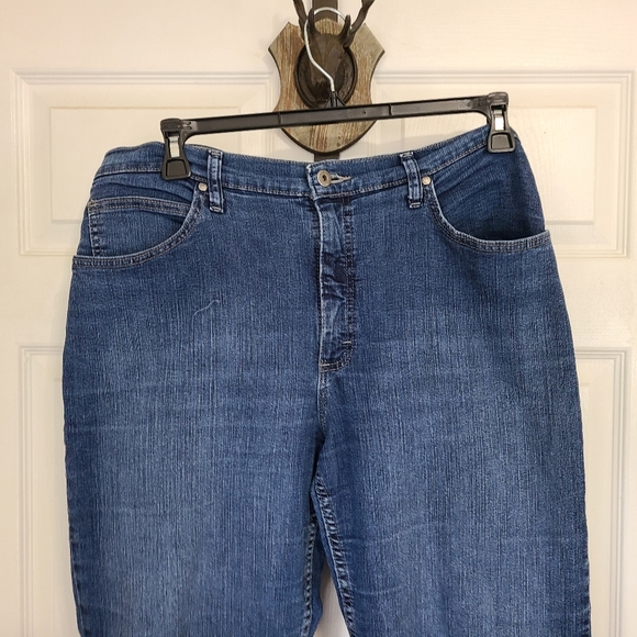 Riders by Lee Woman's Flex Stright Leg Jeans, Size: 18 Color: Blue - Picture 6 of 13